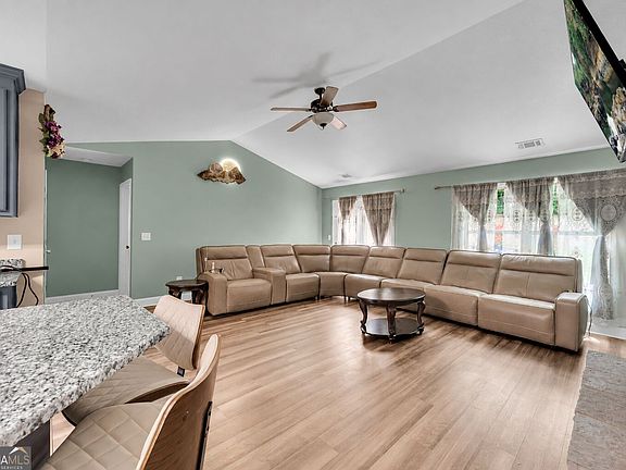 4th image of 160 Morgan Way
