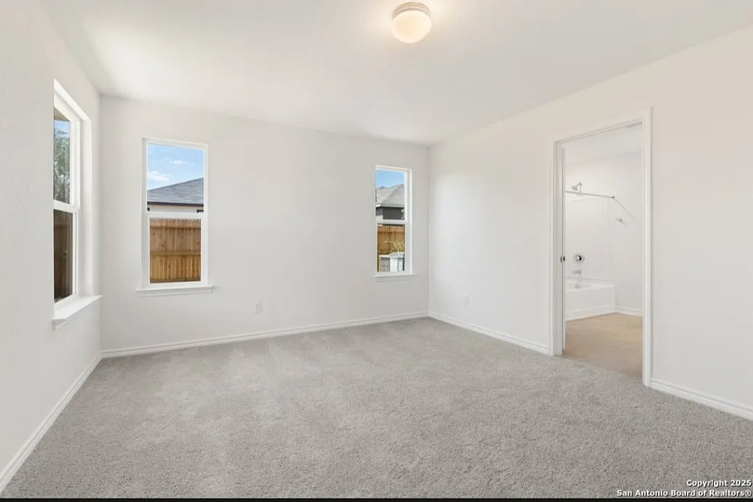 4 bed, 1604 sqft, $2,300 — Photo 2