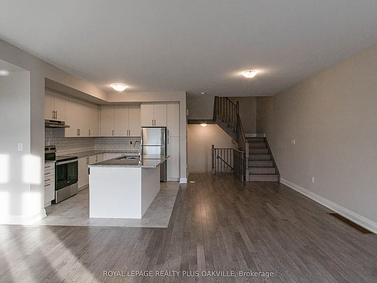 2468 Badger Cres — Photo 16