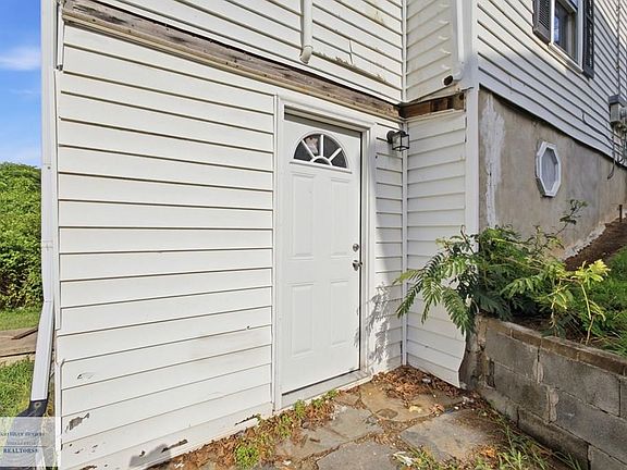 4th image of 915 Askin St