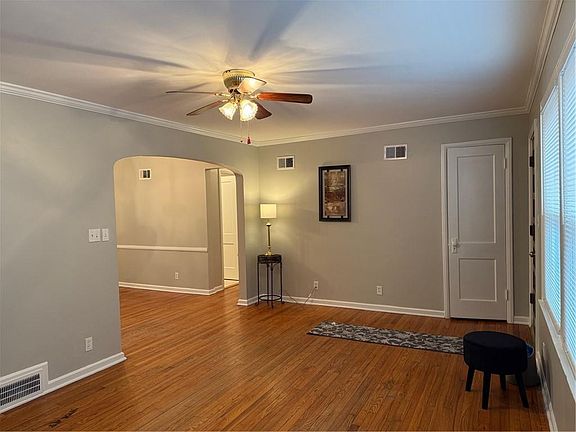 3rd image of 1403 W 27th Ter S