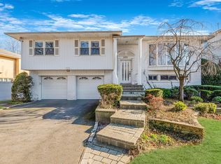 1070 Fordham Ln, Woodmere, NY 11598