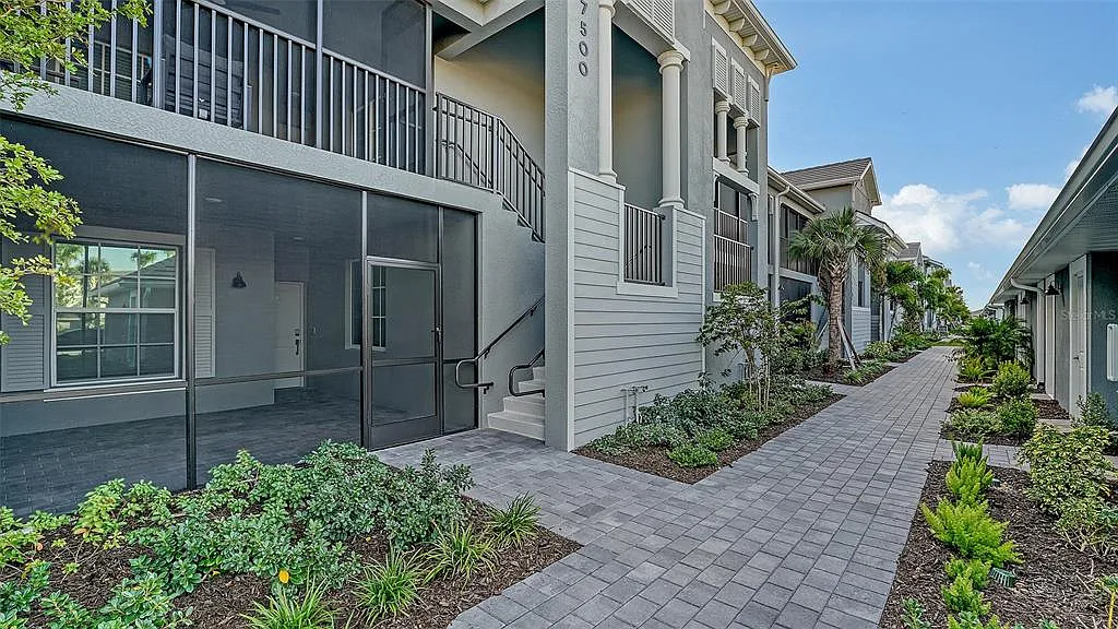 2 bed, 2.0 bath, 1366 sqft, $2,300 — Photo 4