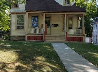 116 College St APT 4, Elgin, IL 60120