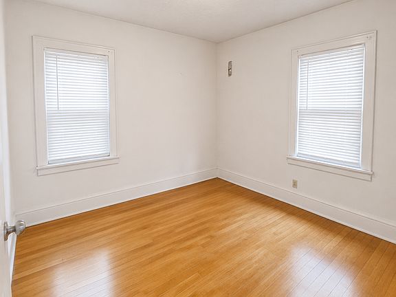 4th image of 2018 Como Ave SE