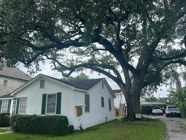 Unit is located behind house at 301 Metairie Heights