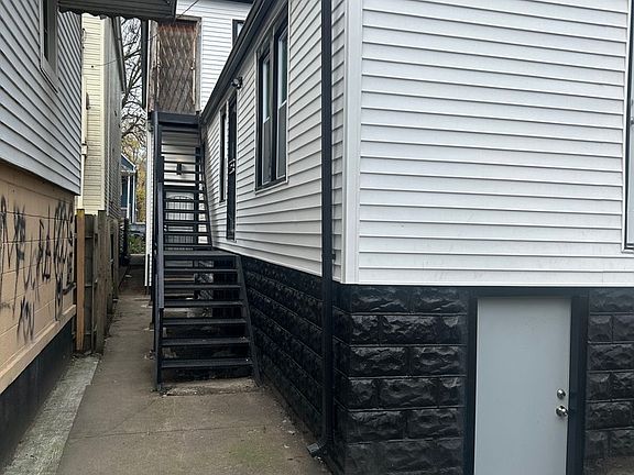 2nd image of 8819 S Escanaba Ave