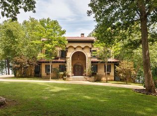 741 Three Point Dr, Muscle Shoals, AL 35661