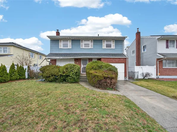 19 Angevine Avenue, Hempstead, NY 11550