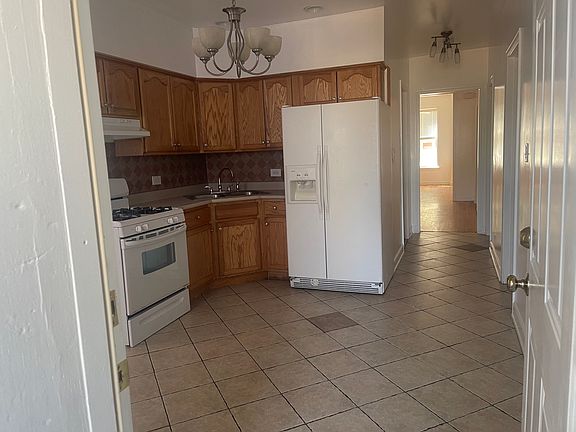 3rd image of 2434 W Pershing Rd Unit 1