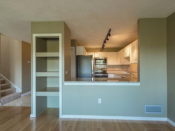 4th image of 400 Colonial Dr Unit 57
