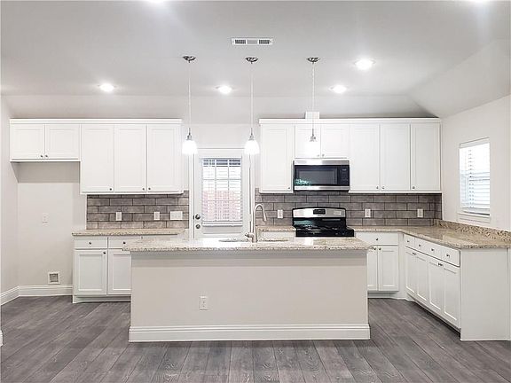 4th image of 527 Ravenwood Dr