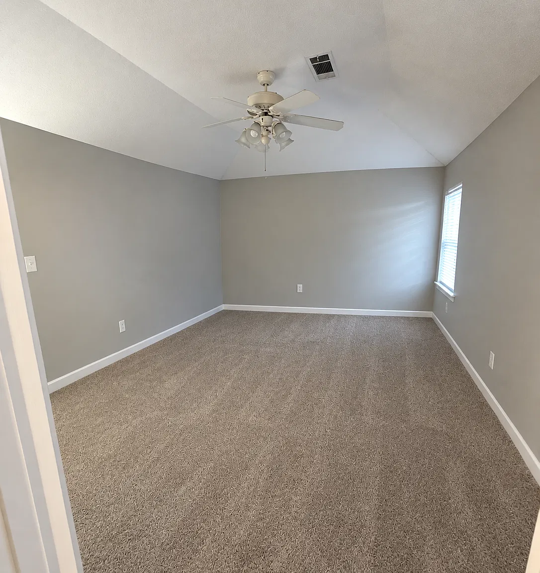 3 bed, 1294 sqft, $1,200 — Photo 3