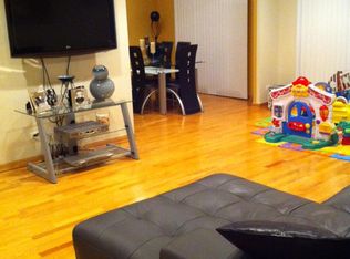 2050 Valencia Dr APT 101C, Northbrook, IL 60062