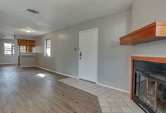 5th image of 810 Red Cloud Dr
