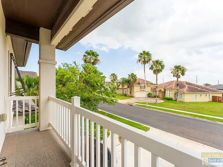 133 Oleander Dr — Photo 34