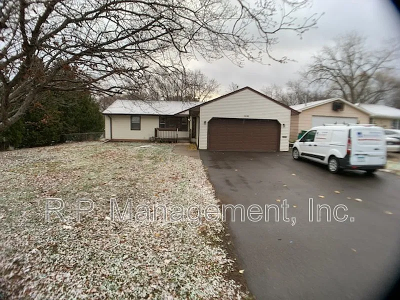 4 bed, 2.0 bath, 2056 sqft, $2,249 — Photo 3