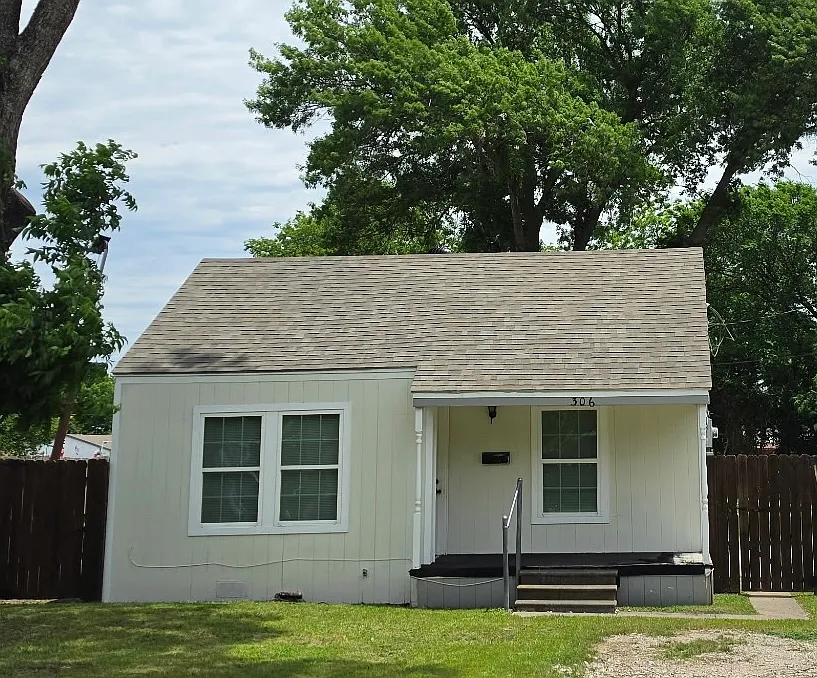 2 bed, 700 sqft, $1,700 — Photo 2