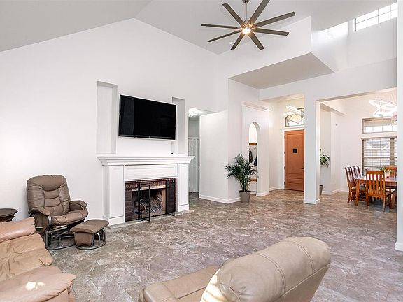 4th image of 2013 W Forest Rdg