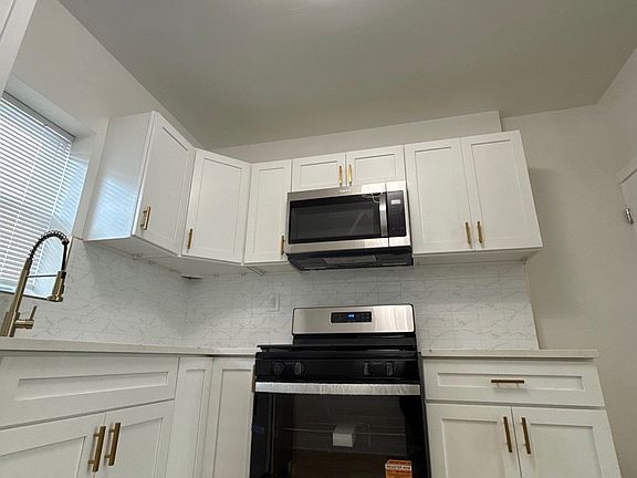 5th image of 1320 S Myrtlewood St