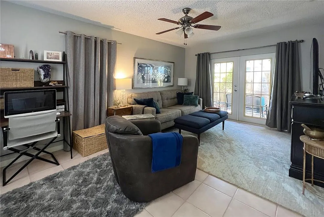 2 bed, 2.0 bath, 938 sqft, $2,250 — Photo 2