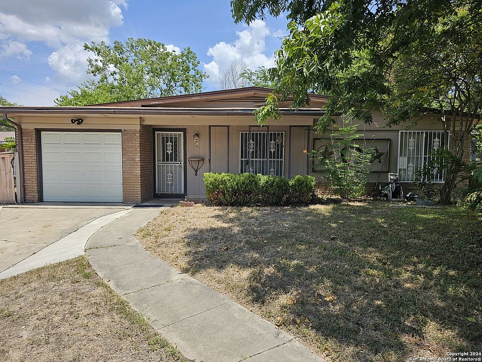 1st image of 315 NOBHILL DR