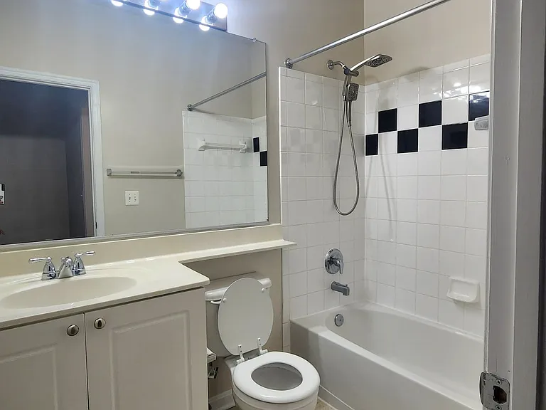 2791 Centerboro Dr #182 — Photo 25