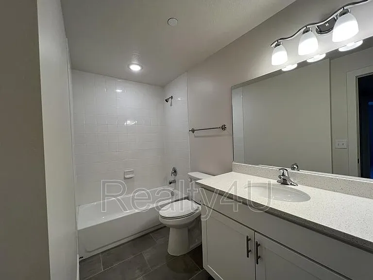 2244 N Canyon Rd #204 — Photo 13