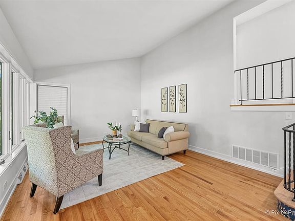 4th image of 714 Western Ave