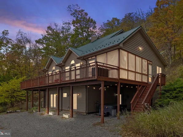 537 Bobcat Dr, Berkeley Springs, WV 25411