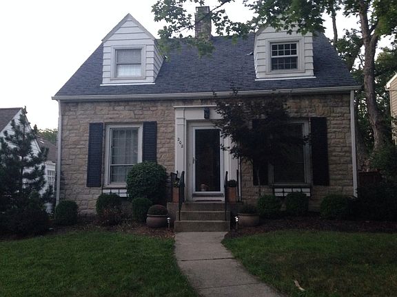 2nd image of 202 W Schreyer Pl