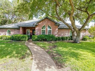 8600 Crosswind Dr, Fort Worth, TX 76179