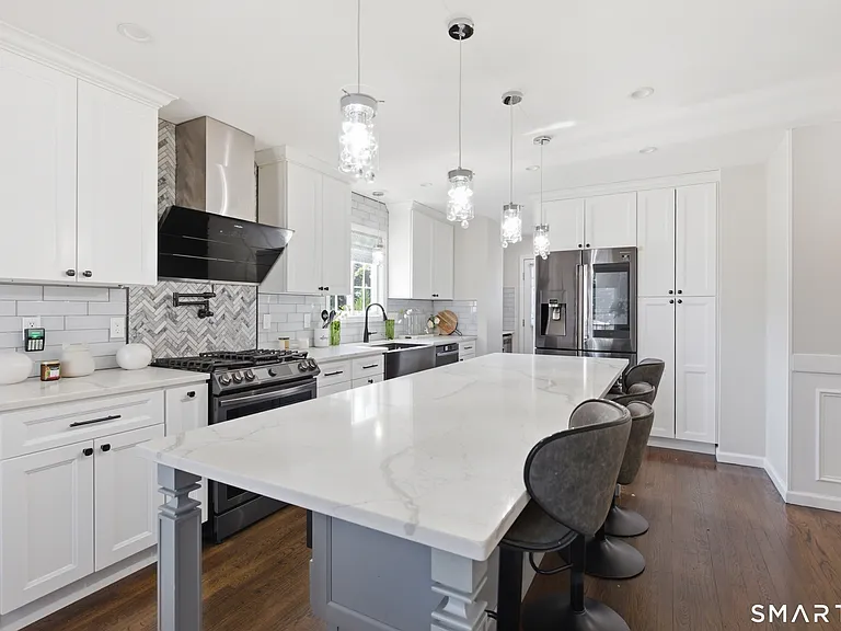 305 Sylvan St — Photo 10