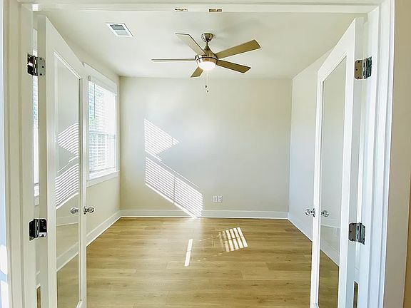 3rd image of 5118 Park Creek Ave
