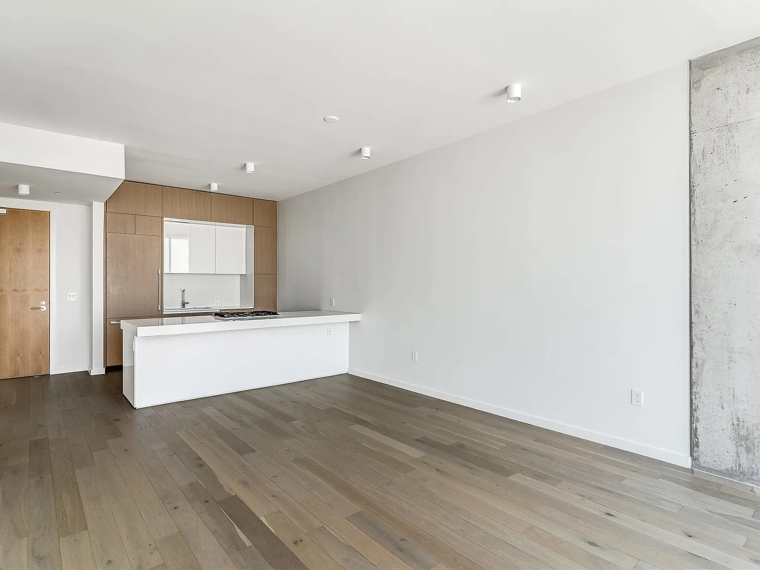 1 bed, 1.0 bath, 842 sqft, $3,400 — Photo 2