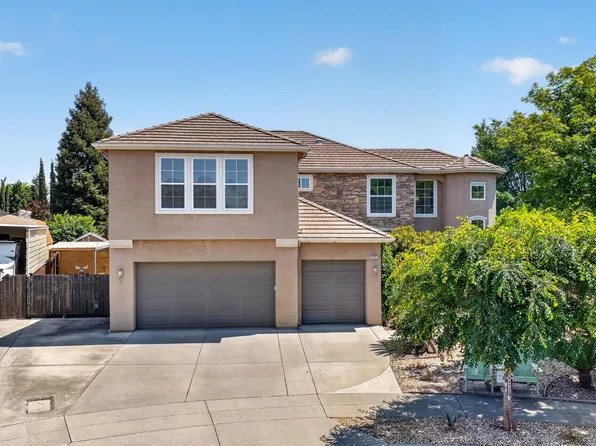 3084 Rall Ave, Clovis, CA 93619
