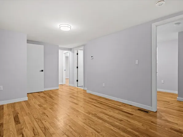 807 Elsmere Place image 10 of 15