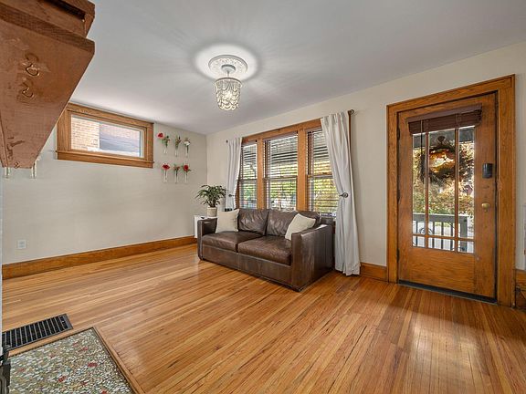 4th image of 317 Reinhard Ave