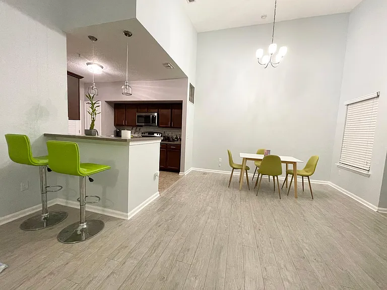 Breakfast are and dining area