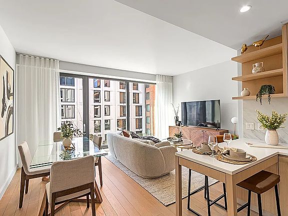 4th image of 500 W 45th St Unit 511