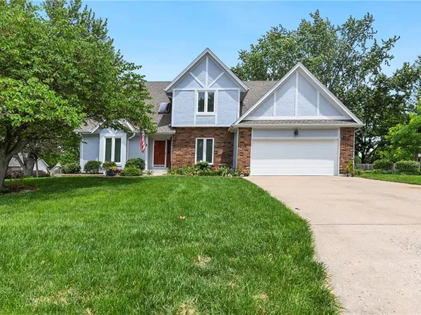 2442 NW Windwood Dr, Lees Summit, MO 64081
