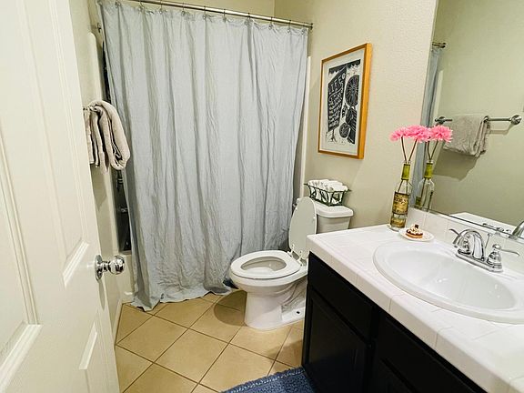 upstairs 2nd bathroom