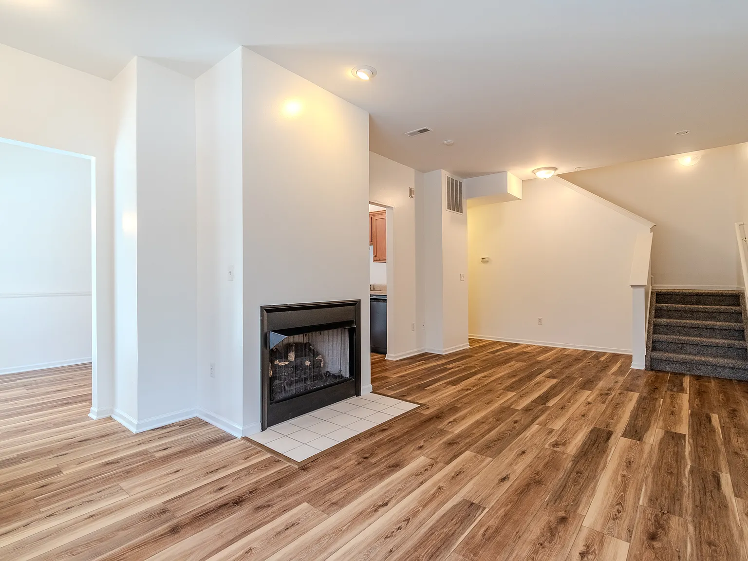 2 bed, 2.5 bath, 1274 sqft, $1,800 — Photo 3