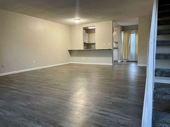 2nd image of 221 N Race St APT B
