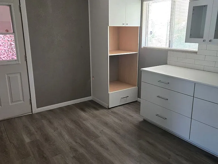 109 W Robin Ln — Photo 5