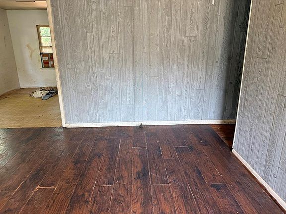 5th image of 1822 W Elm St