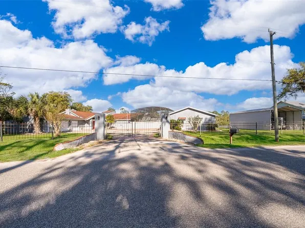 372 Rest Haven Rd, Geneva, FL 32732