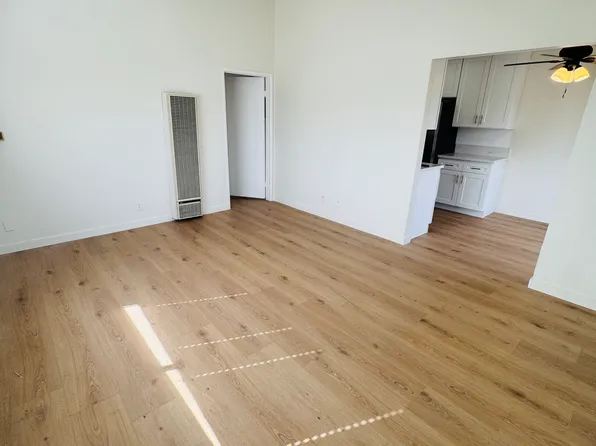 15656 Saticoy St APT 8, Lake Balboa, CA 91406