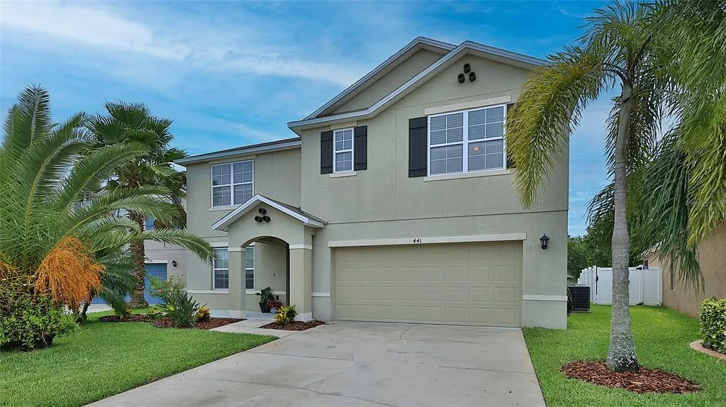 5 bed, 3.0 bath, 3368 sqft, $4,900 — Photo 2