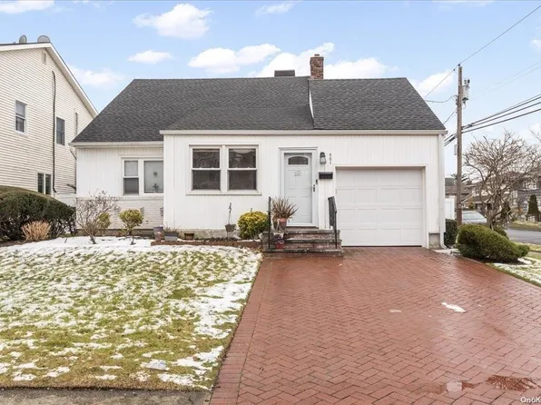 501 Oxford Road, Cedarhurst, NY 11516